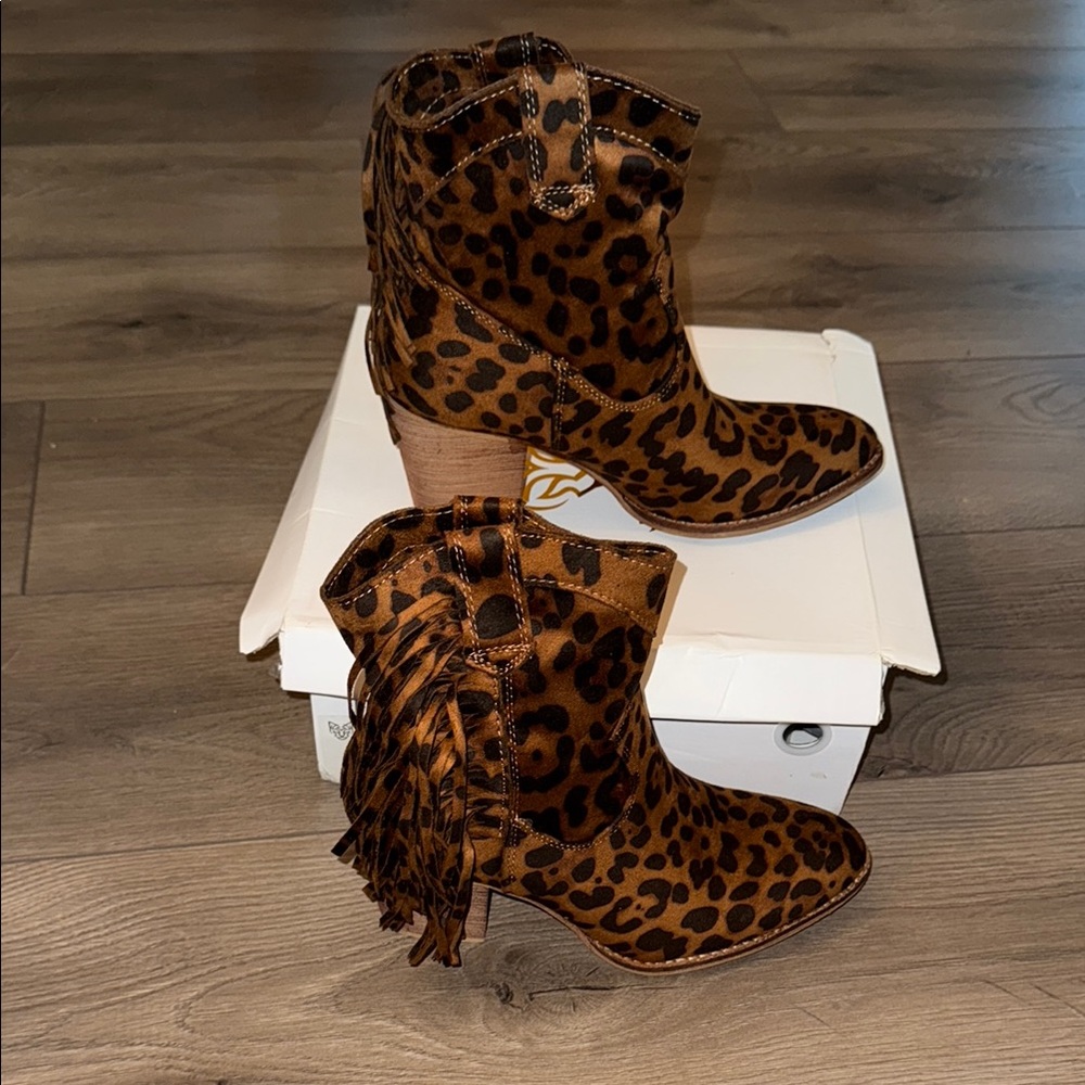 BEAST FASHION Leopard Fringe Ankle Booties NIB - Picture 2 of 8